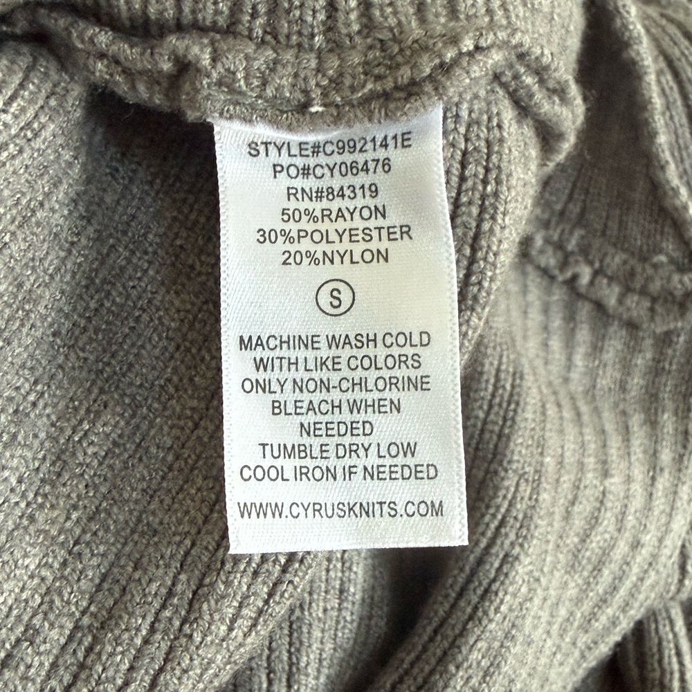 Women’s Gray Ribbed Oversized Turtleneck Poncho Sweater! Small! - Picture 6 of 7